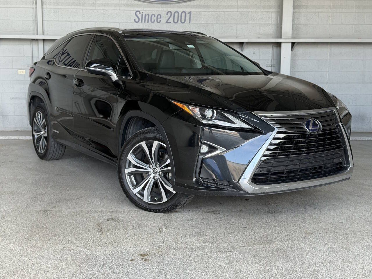 Used 2018 Lexus RX 450h AWD w/ Premium Package image 2