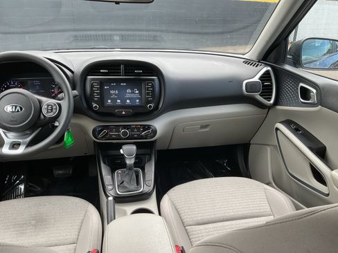 Used 2020 Kia Soul S FWD image 16