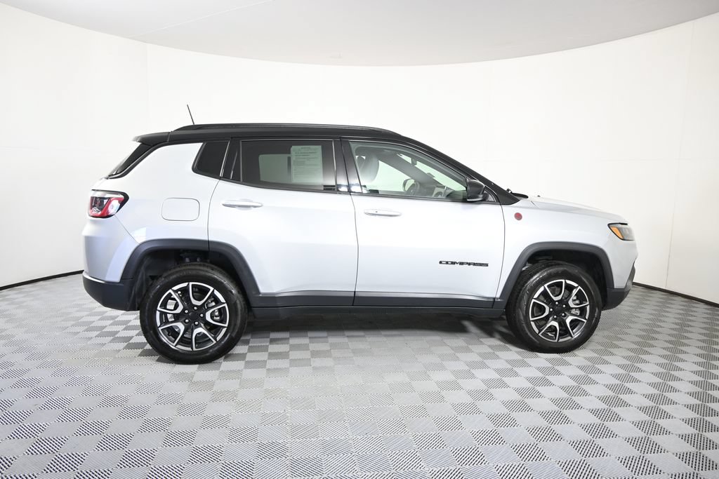 Used 2024 Jeep Compass Trailhawk AWD/4WD image 7