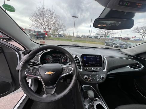 Used 2021 Chevrolet Malibu LT image 35