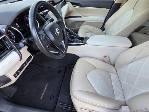 Used 2019 Toyota Camry XLE image 6