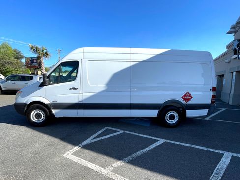 Used 2012 Mercedes-Benz Sprinter 2500 image 4