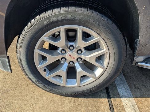 Used 2015 GMC Yukon XL SLT w/ HD Trailering Package image 18