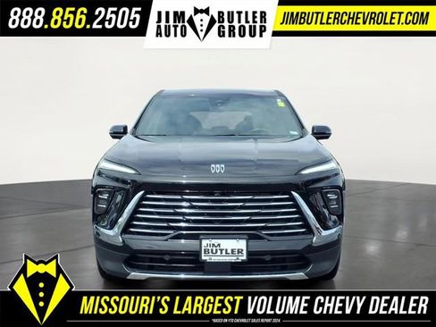 Used 2025 Buick Enclave Preferred AWD/4WD image 29