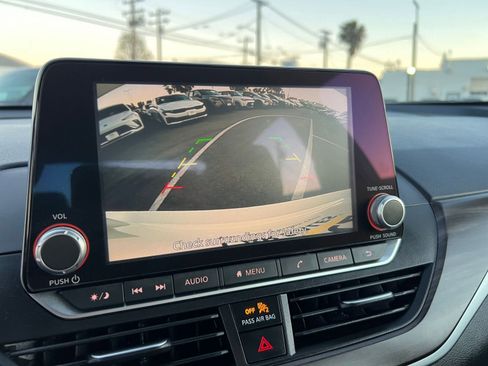 Used 2025 Nissan Altima 2.5 SV image 27