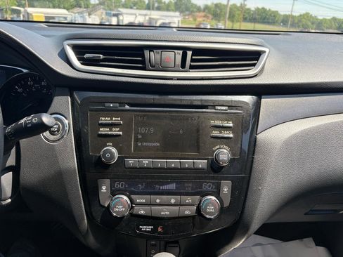 Used 2015 Nissan Rogue SV AWD/4WD image 15