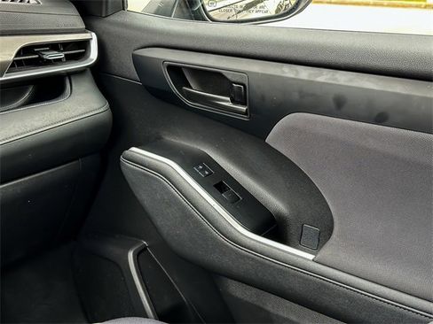 Certified 2023 Toyota Highlander LE image 23