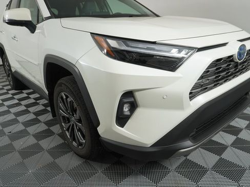 Used 2022 Toyota RAV4 Limited image 10