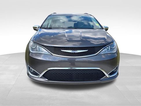 Used 2017 Chrysler Pacifica Limited image 10