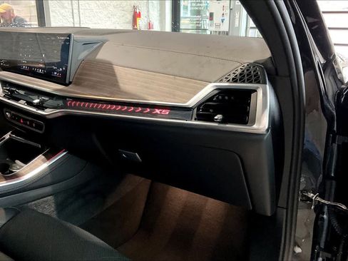 Used 2025 BMW X5 xDrive40i w/ Climate Comfort Package image 18