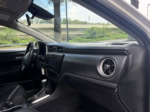 Used 2019 Toyota Corolla SE FWD image 17
