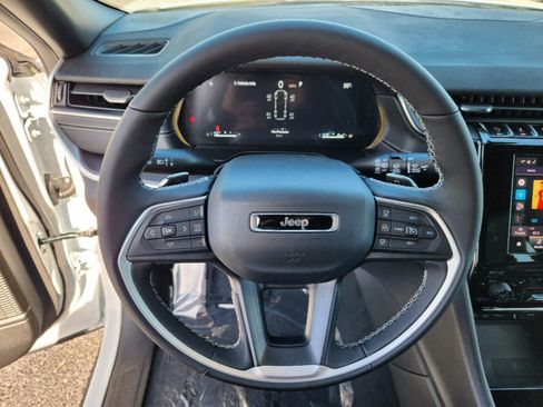 New 2025 Jeep Grand Cherokee L Altitude image 6