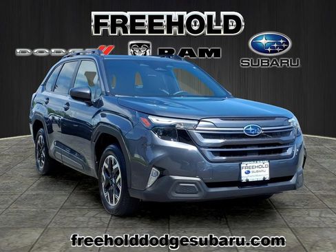 Used 2025 Subaru Forester Premium AWD/4WD image 1