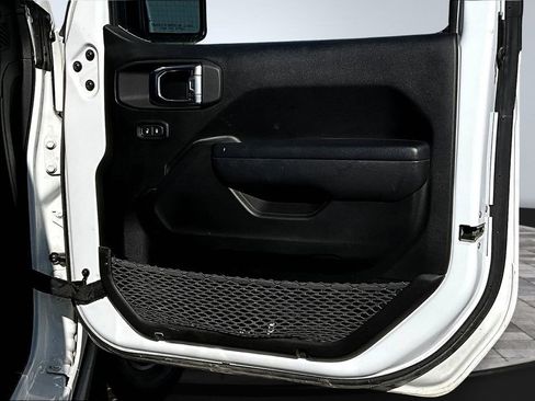 Used 2024 Jeep Wrangler Unlimited image 15