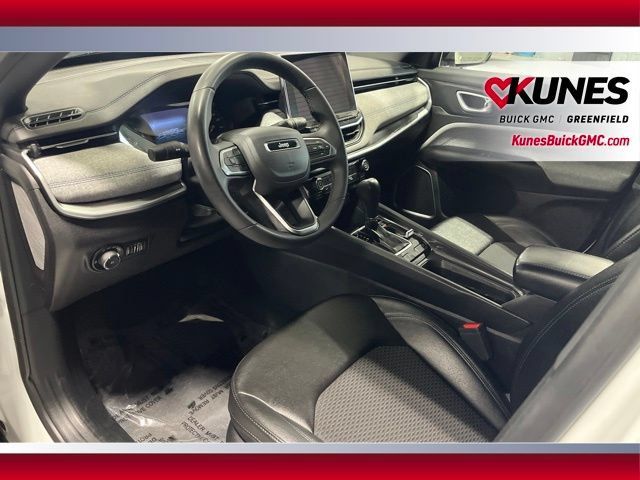 Used 2024 Jeep Compass Latitude AWD/4WD image 10