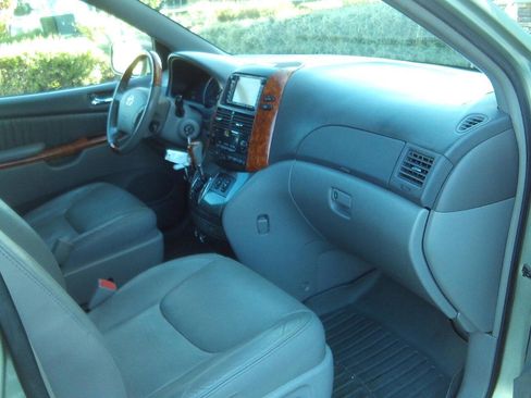 Used 2008 Toyota Sienna XLE Limited image 21