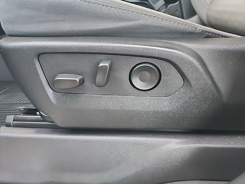 Used 2025 Chevrolet Silverado 1500 LT image 20