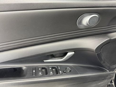 Used 2023 Hyundai Elantra SEL w/ Convenience Package image 35