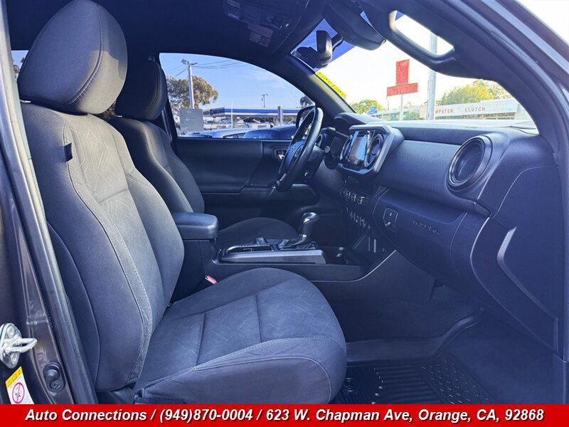 Used 2018 Toyota Tacoma TRD Off-Road w/ Technology Package AWD/4WD image 7
