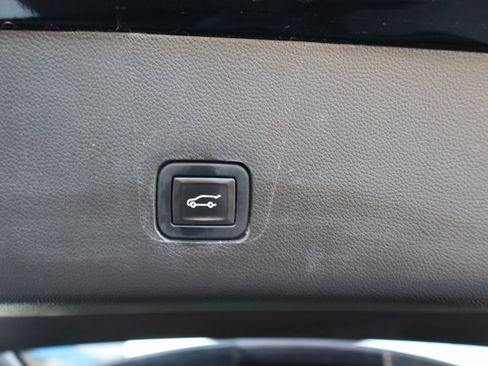 Used 2021 Chevrolet Traverse LT image 32