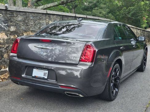 Used 2019 Chrysler 300 Touring w/ Sport Appearance Package RWD image 9