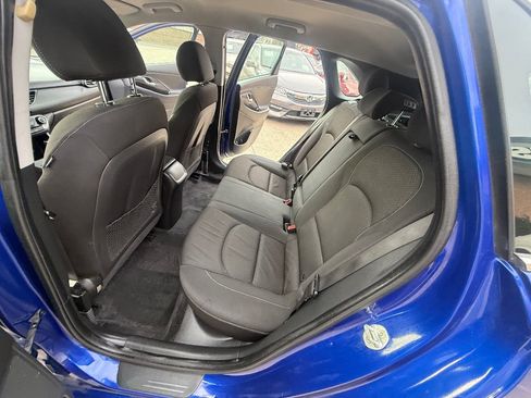 Used 2019 Hyundai Elantra GT FWD image 18