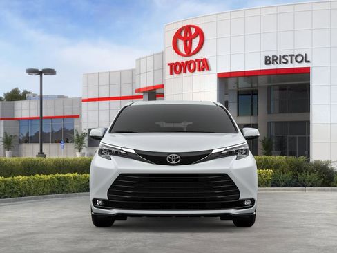 New 2026 Toyota Sienna XLE image 17