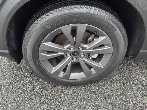 Used 2022 Ford Explorer XLT w/ Equipment Group 202A image 34