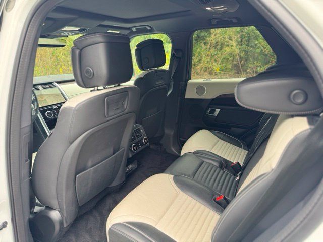 Used 2024 Land Rover Discovery Dynamic SE AWD/4WD image 12