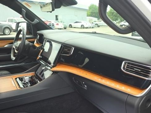 Used 2024 Jeep Grand Wagoneer L Series III AWD/4WD image 35