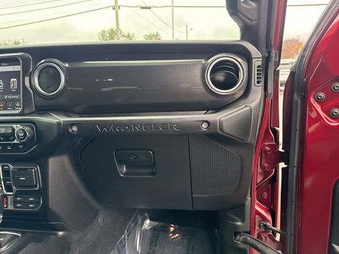 Used 2021 Jeep Wrangler Unlimited Rubicon w/ Trailer Tow Package image 30