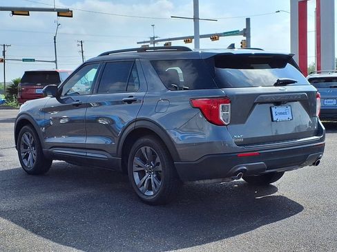 Used 2023 Ford Explorer XLT w/ Equipment Group 202A RWD image 5