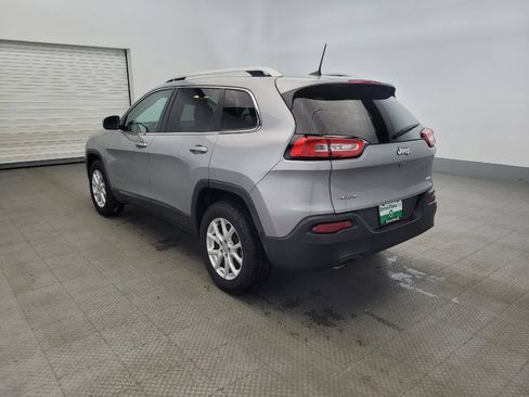 Used 2017 Jeep Cherokee Latitude w/ True North Edition AWD/4WD image 5