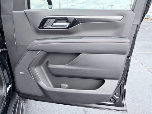New 2026 Chevrolet Suburban RST image 33