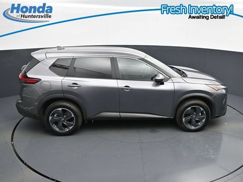 Used 2025 Nissan Rogue SV FWD image 24