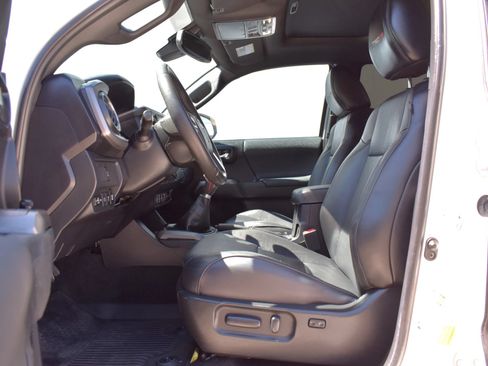 Used 2023 Toyota Tacoma TRD Off-Road w/ TRD Premium Off Road Package AWD/4WD image 10
