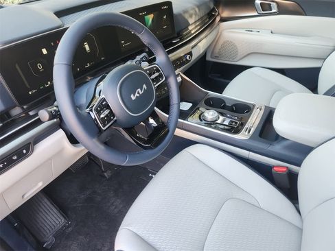 New 2026 Kia Carnival SX Prestige image 2