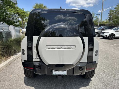 New 2026 Land Rover Defender 110 X-Dynamic SE AWD/4WD image 7
