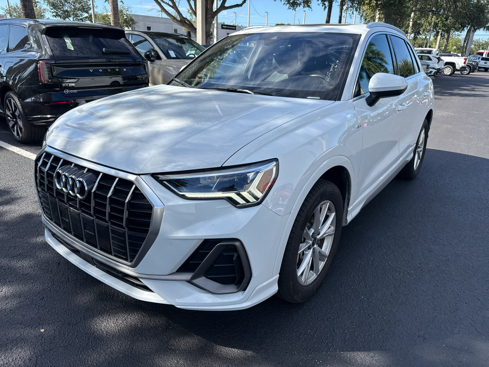 Used 2025 Audi Q3 2.0T Premium AWD/4WD image 2