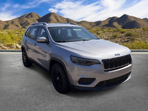 Used 2021 Jeep Cherokee Latitude FWD image 3