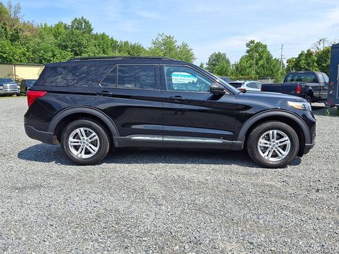Used 2023 Ford Explorer XLT AWD/4WD image 8