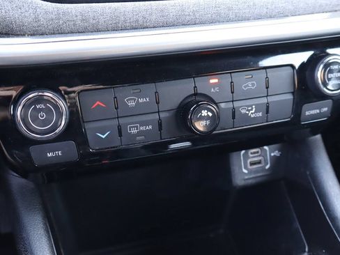 Used 2024 Jeep Compass Latitude AWD/4WD image 22