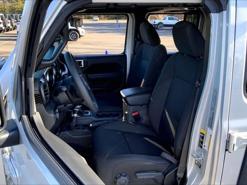 Certified 2023 Jeep Gladiator Willys image 8