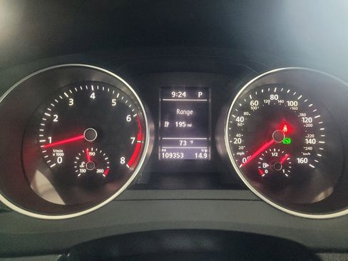 Used 2017 Volkswagen Jetta SE FWD image 23