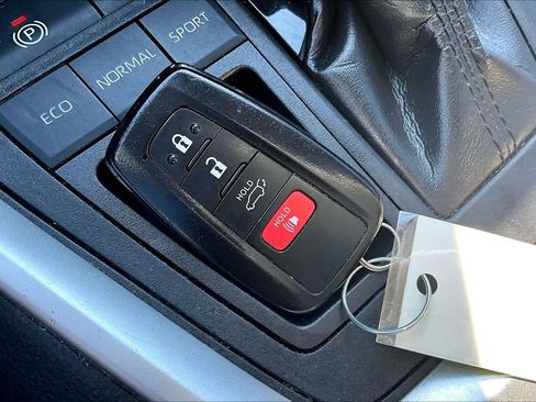 Used 2019 Toyota RAV4 XLE w/ Convenience Package image 15