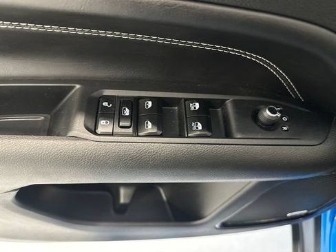 Used 2023 Jeep Compass Latitude w/ Sun and Sound Group AWD/4WD image 28