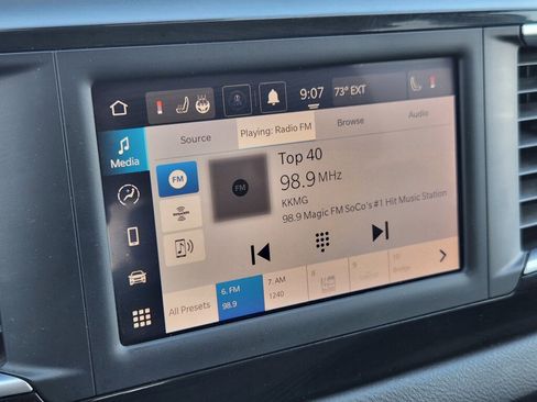 Used 2023 Chrysler Voyager LX image 22