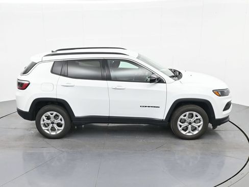 Used 2025 Jeep Compass Latitude AWD/4WD image 23