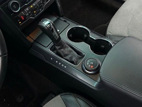 Certified 2017 Ford Explorer XLT w/ Equipment Group 202A image 27