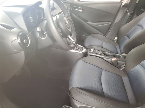 Used 2019 Toyota Yaris LE image 11